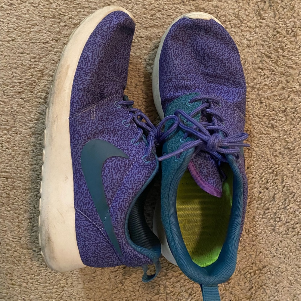 Nike Roshes in Sz 7!